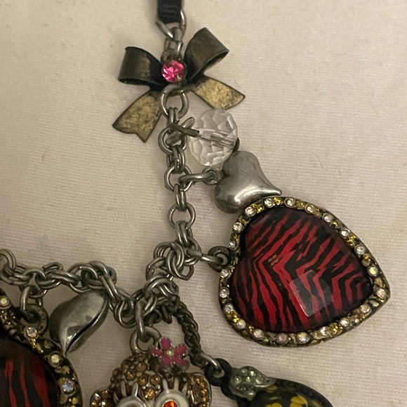 Betsey Johnson Red zebra heart necklace. 2010s - Picture 4 of 9